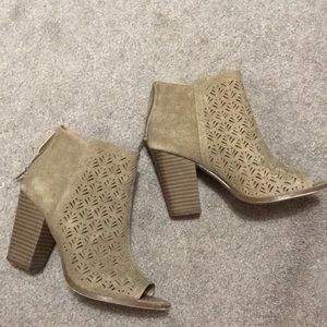 Taupe peep toe booty